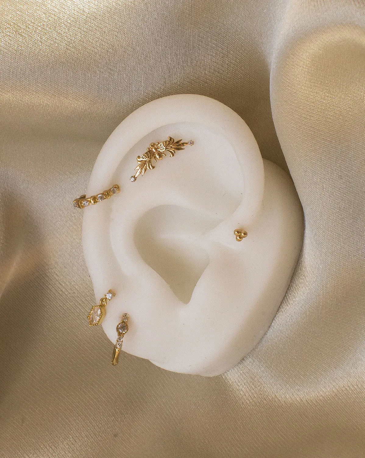 14K Solid Gold Bee Curve Single Stud