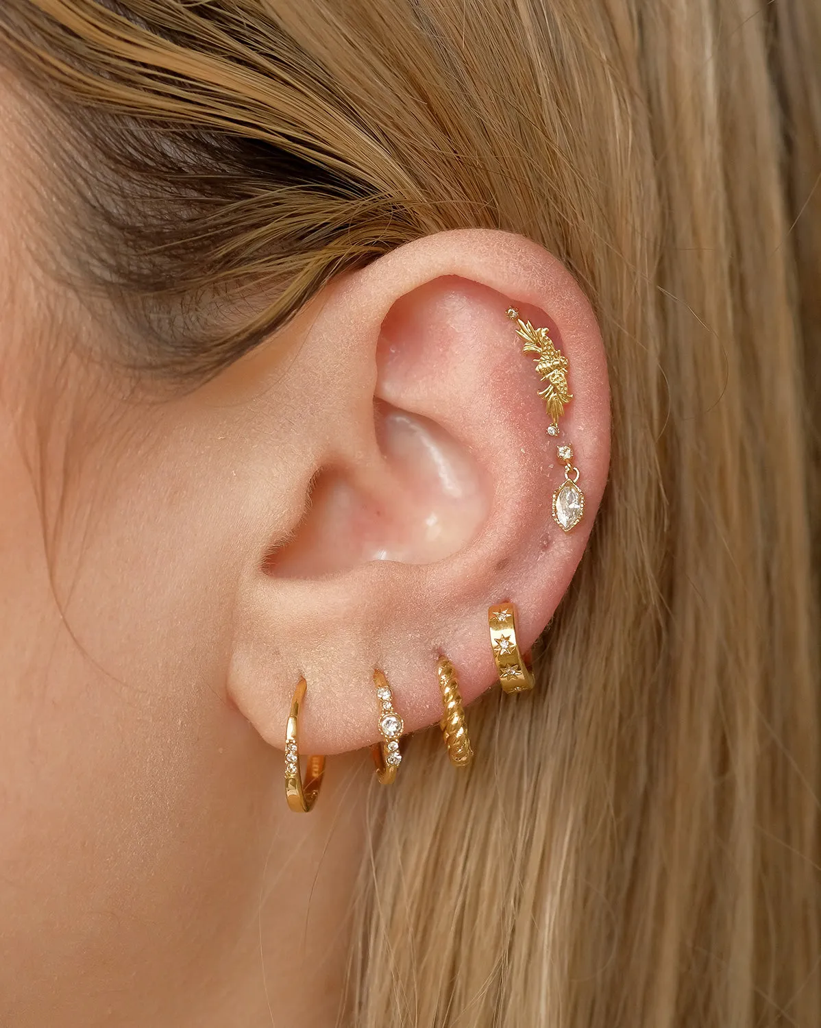 Bee Curve Single Stud - 18K Gold Fill