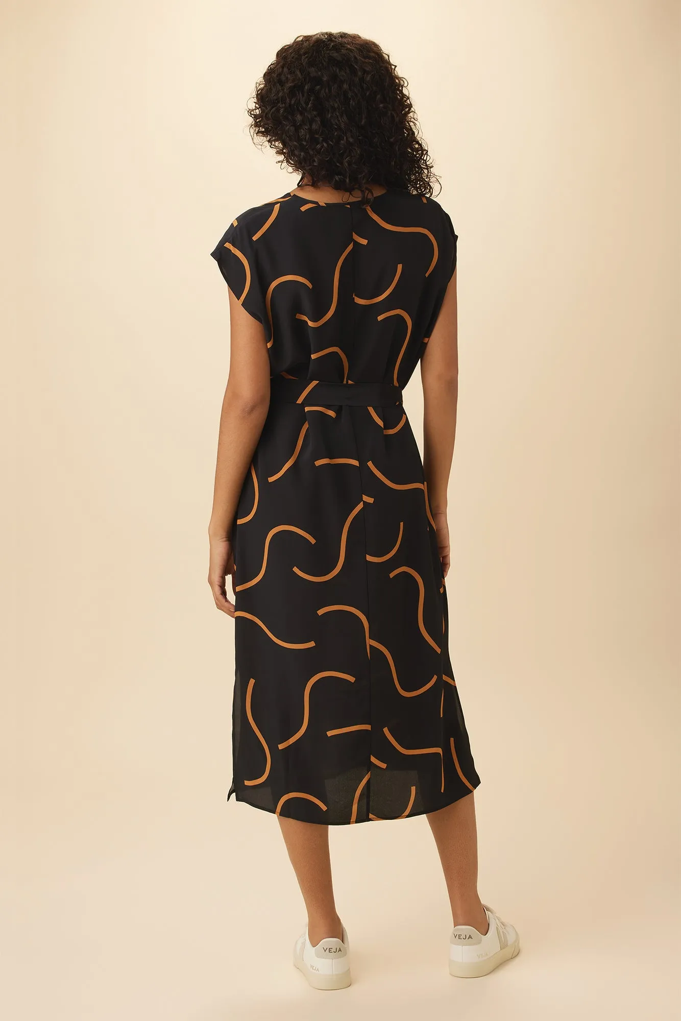 Cindra Washable Silk Midi Dress - Waves Caramel