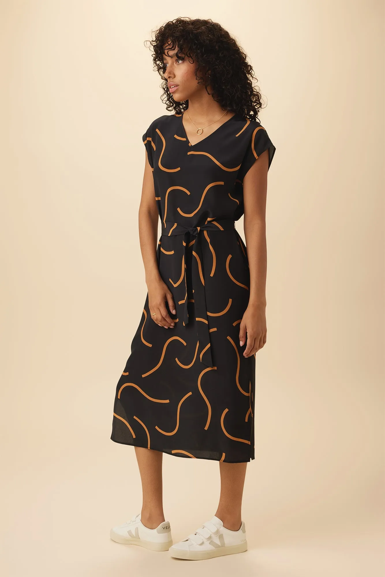 Cindra Washable Silk Midi Dress - Waves Caramel