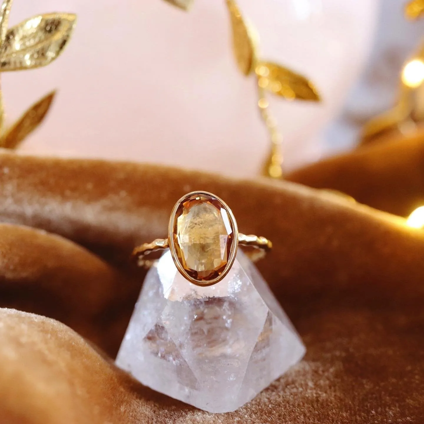 PROTECT OVAL RING - CITRINE & GOLD